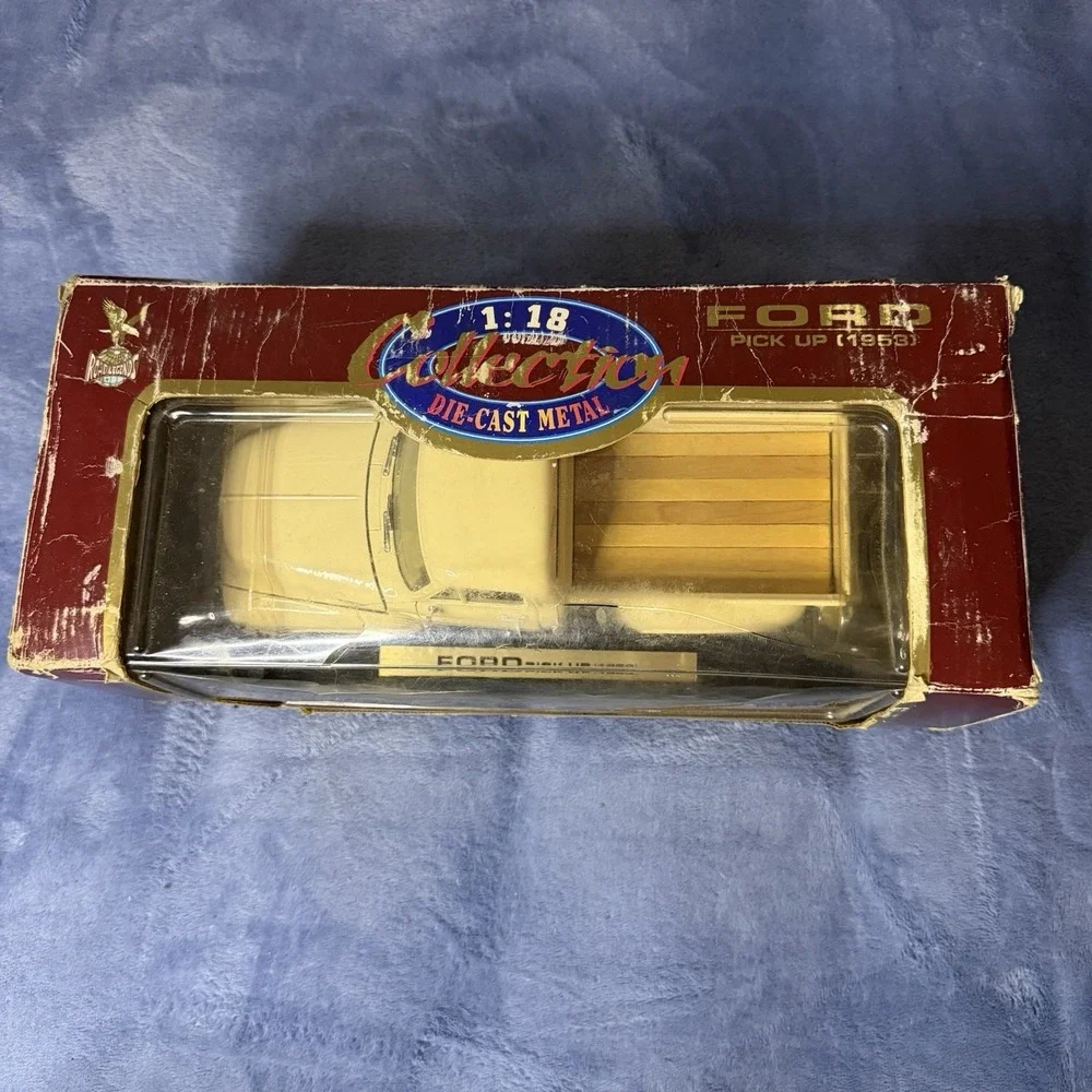 ROAD LEGENDS 1953 FORD F100 PICK UP SCALE BEIGE 1:18 NEW